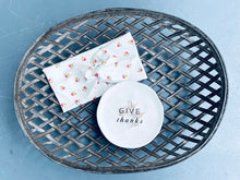 Load image into Gallery viewer, Dainty Floral on Cream
