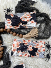 Load image into Gallery viewer, Spooky Daisies and Dots

