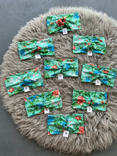 Load image into Gallery viewer, St Pats Floral
