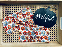 Load image into Gallery viewer, Speckled Smiley Face Flowers
