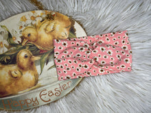 Load image into Gallery viewer, Daisies on Peachy Pink
