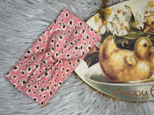 Load image into Gallery viewer, Daisies on Peachy Pink
