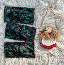 Load image into Gallery viewer, Holly Berries
