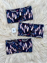 Load image into Gallery viewer, Dream catchers on Navy
