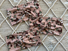 Load image into Gallery viewer, Vintage Caramel Floral
