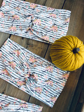 Load image into Gallery viewer, Striped Boho Bouquet
