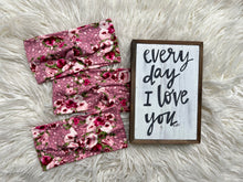 Load image into Gallery viewer, Vintage Floral on Rose
